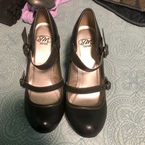 Beautiful 2” heels!